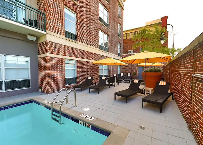 Dog friendly hotels Hilton Garden Inn Savannah Historic District